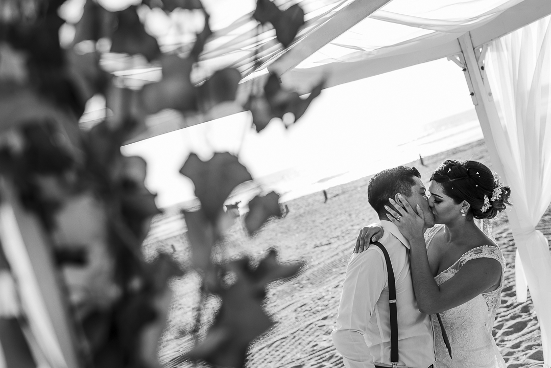 best documentary wedding photographer in mazatlan fotografia documental de bodas