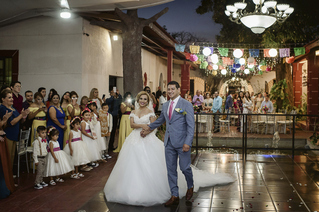 best documentary wedding photographer in mazatlan fotografia documental de bodas