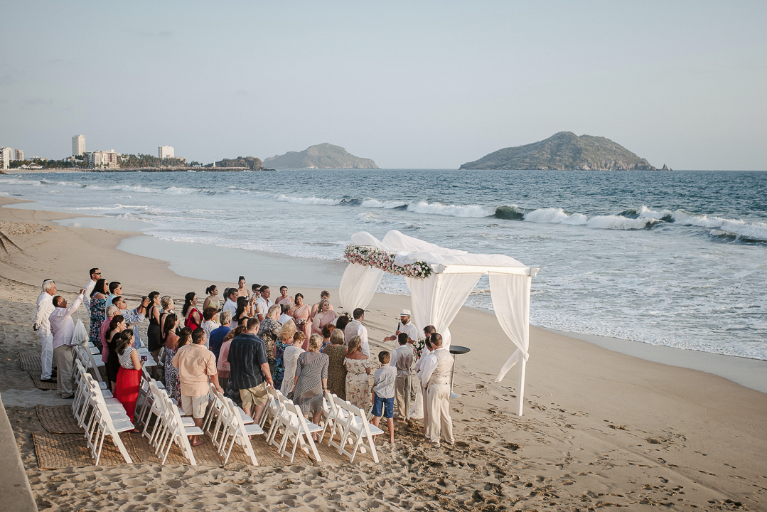 best documentary wedding photographer in mazatlan fotografia documental de bodas