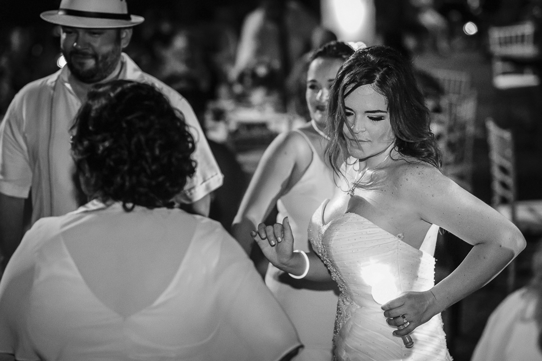 best documentary wedding photographer in mazatlan fotografia documental de bodas