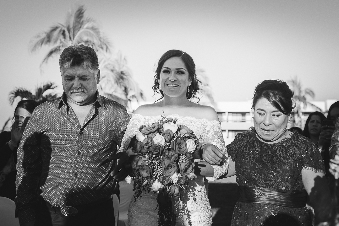 best documentary wedding photographer in mazatlan mexico fotografia documental de bodas fotografo en mexico wedding destination photographer guadalajara chihuahua cabo san lucas playa del carmen punta de mita san miguel de allende