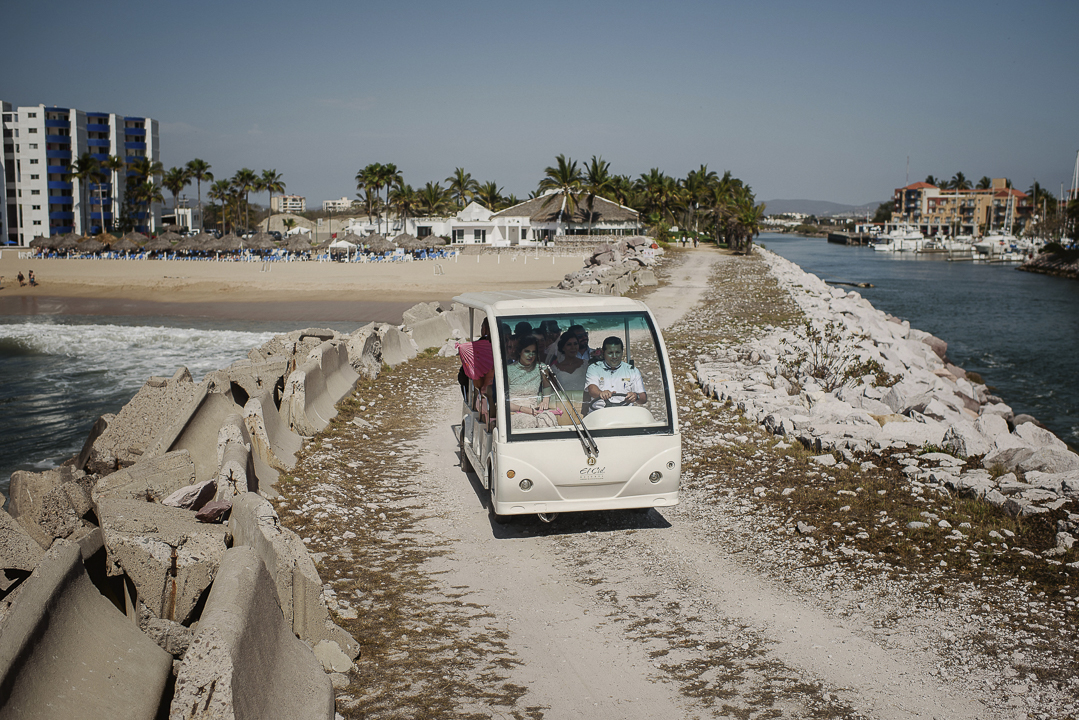 best documentary wedding photographer in mazatlan mexico fotografia documental de bodas fotografo en mexico wedding destination photographer guadalajara chihuahua cabo san lucas playa del carmen punta de mita san miguel de allende