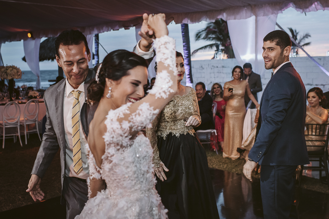 best documentary wedding photographer in mazatlan mexico fotografia documental de bodas fotografo en mexico wedding destination photographer guadalajara chihuahua cabo san lucas playa del carmen punta de mita san miguel de allende