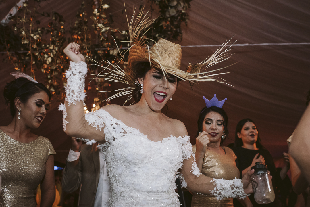 best documentary wedding photographer in mazatlan mexico fotografia documental de bodas fotografo en mexico wedding destination photographer guadalajara chihuahua cabo san lucas playa del carmen punta de mita san miguel de allende