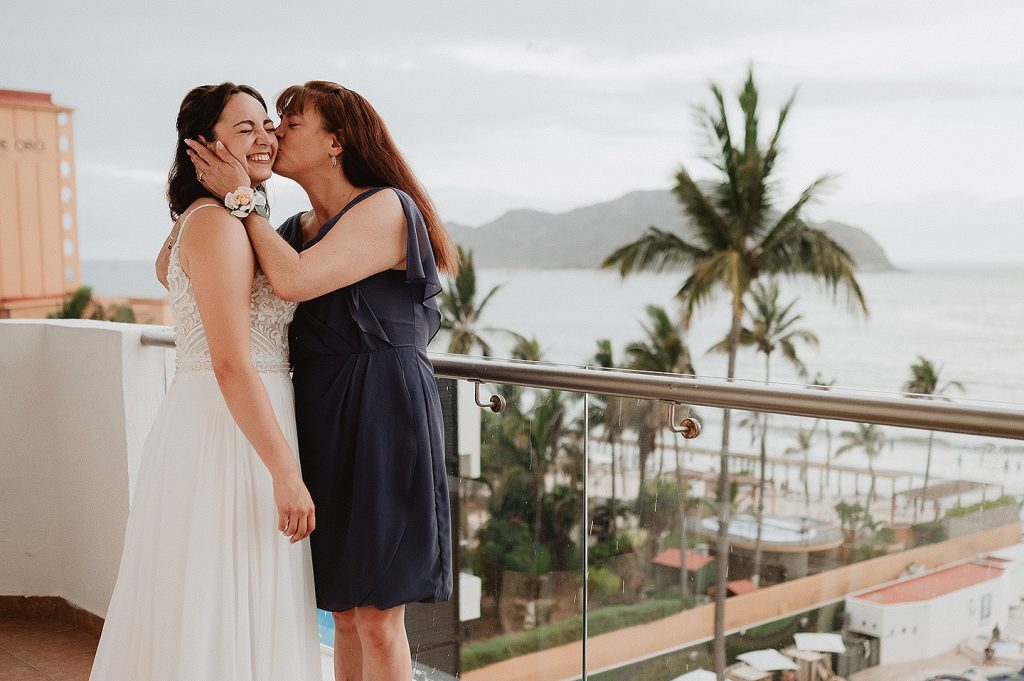 Fotografos en mazatlan, Wedding photographer in mazatlan, engagement photography lovers, mazatlan photographer, wedding photographer in beach, love story, best photographer in mazatlan