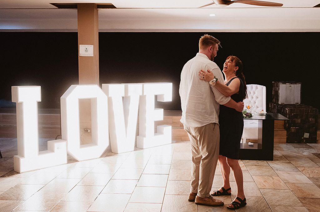 Fotografos en mazatlan, Wedding photographer in mazatlan, engagement photography lovers, mazatlan photographer, wedding photographer in beach, love story, best photographer in mazatlan