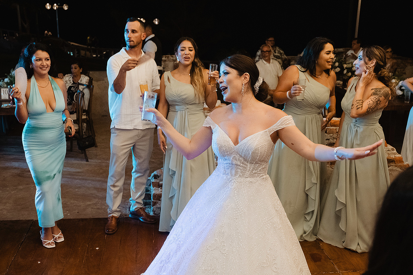 Fotografos en mazatlan, Wedding photographer in mazatlan, engagement photography lovers, mazatlan photographer, wedding photographer in beach, love story, best photographer in mazatlan