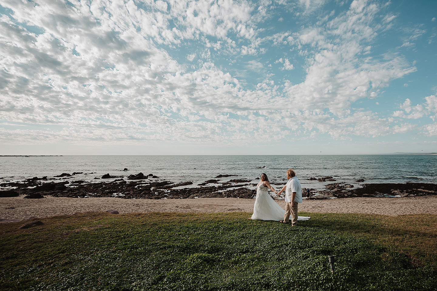 Fotografos en mazatlan, Wedding photographer in mazatlan, engagement photography lovers, mazatlan photographer, wedding photographer in beach, love story, best photographer in mazatlan