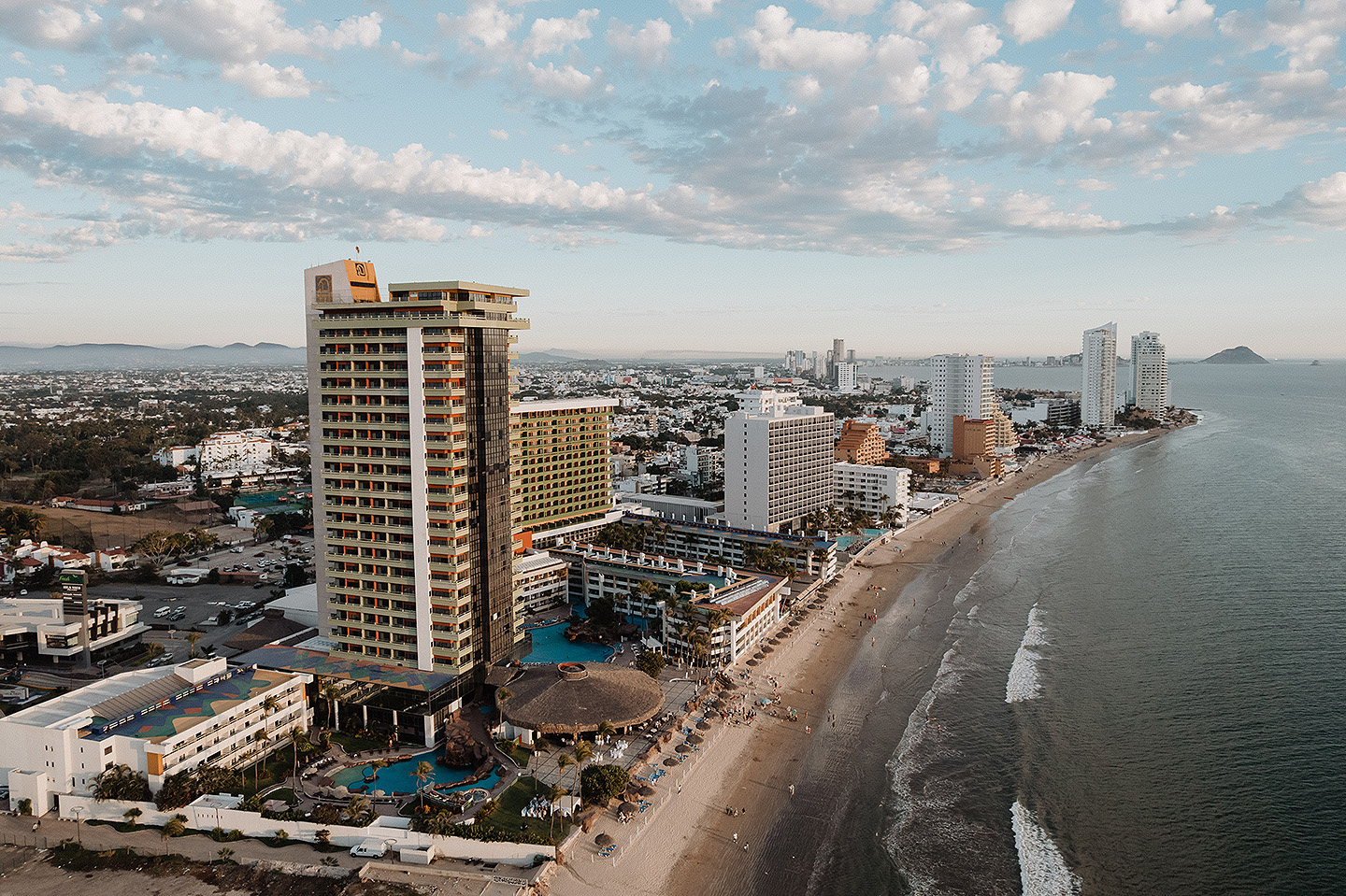 Fotografos en mazatlan, Wedding photographer in mazatlan, engagement photography lovers, mazatlan photographer, wedding photographer in beach, love story, best photographer in mazatlan