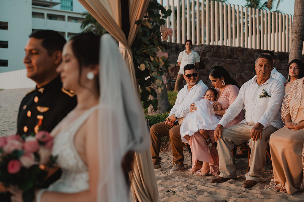 La boda de Eli y Mahatma en las playas de Mazatlán, México.
