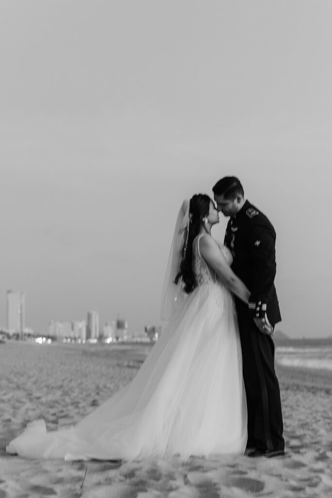 Retrato con movimiento, en la boda de Eli y Mahatma en las playas de Mazatlán, México.
