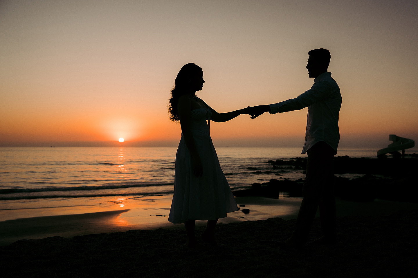Anahi y Efrain durante su sesión save the date en Mazatlán