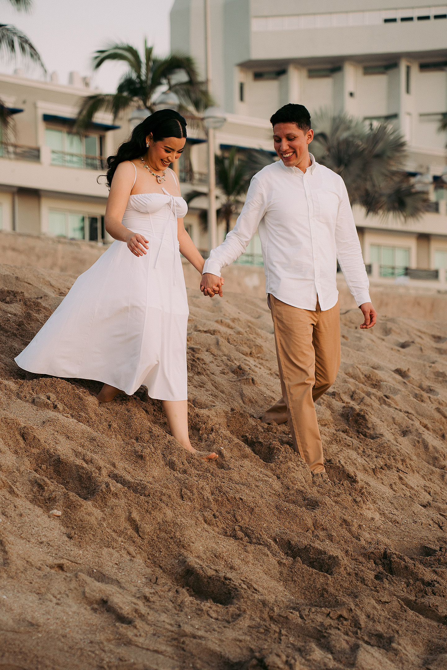 Anahi y Efrain durante su sesión save the date en Mazatlán