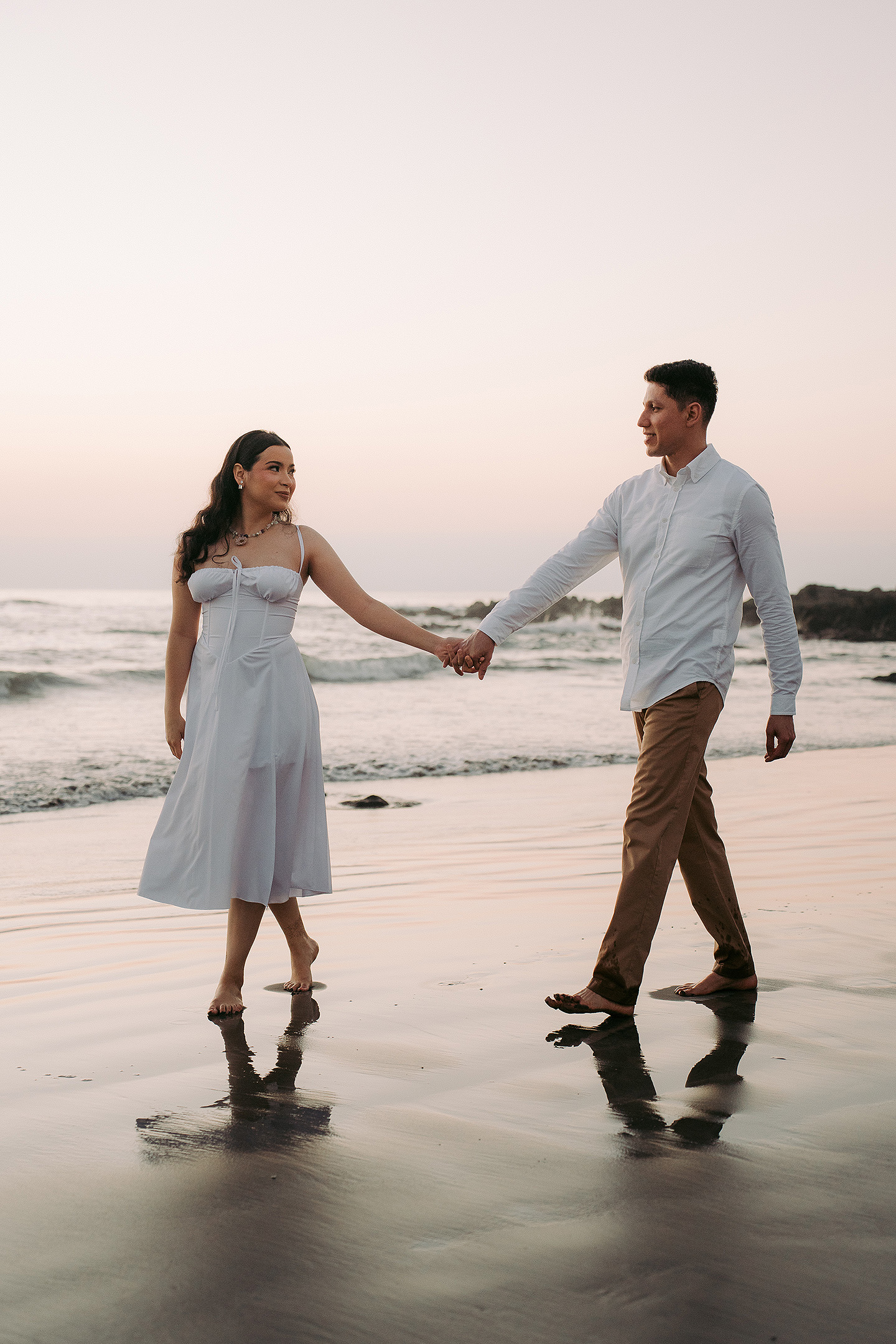 Anahi y Efrain durante su sesión save the date en Mazatlán
