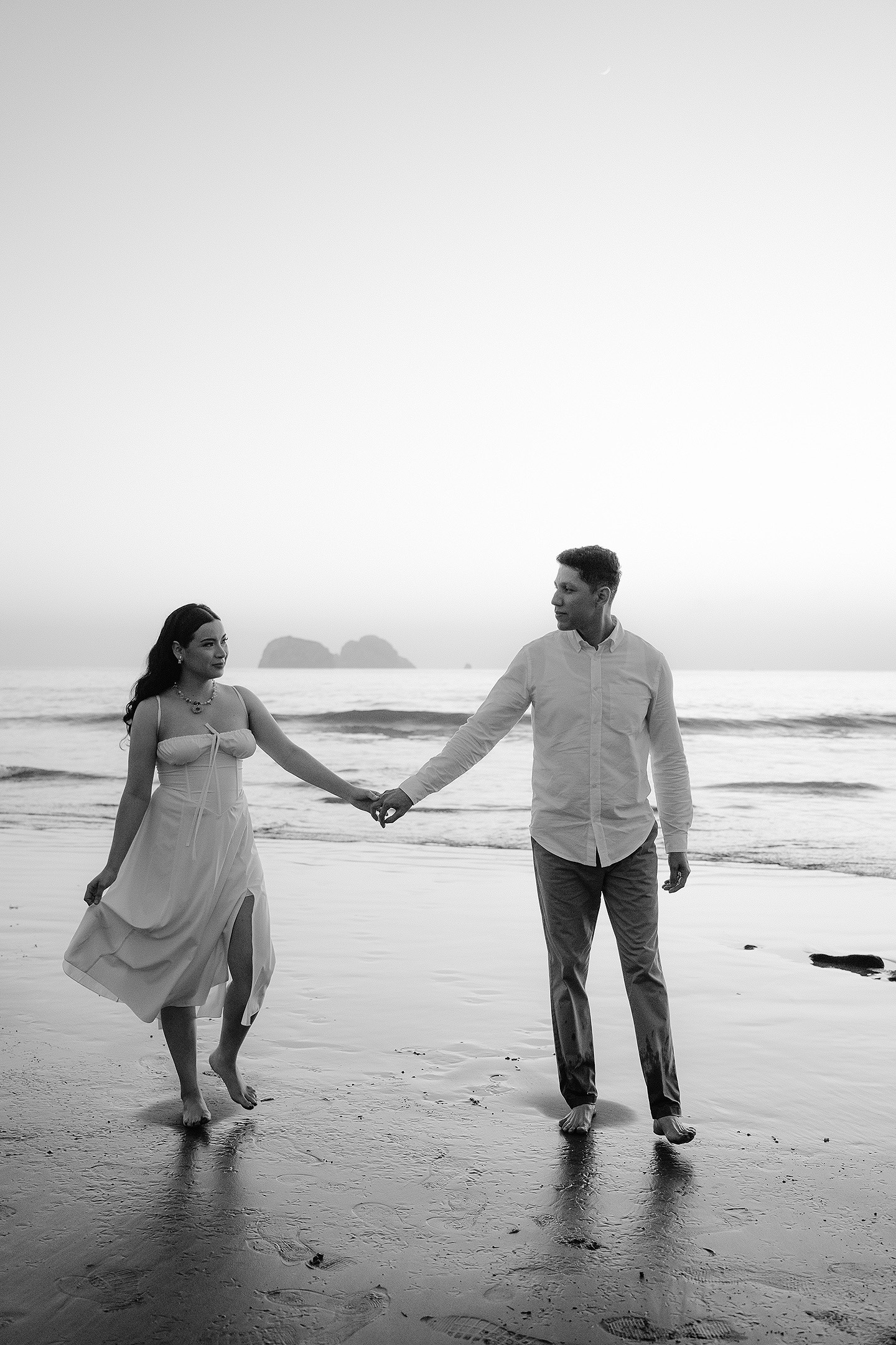 Anahi y Efrain durante su sesión save the date en Mazatlán