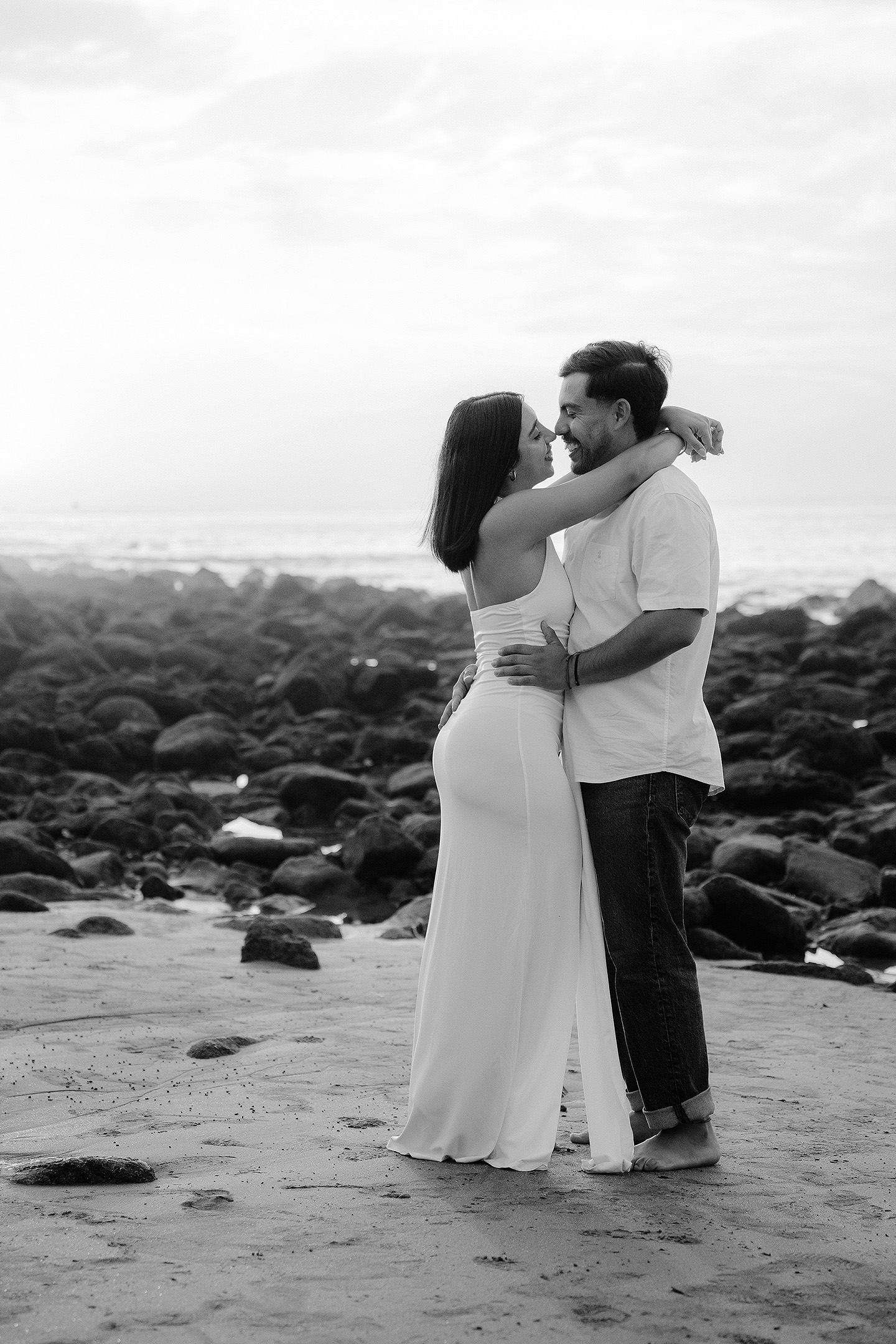 Sesión save the date de Fernanda y Alessandro en el centro y las playas de mazatlan, echa por sebas ramos fotografo.