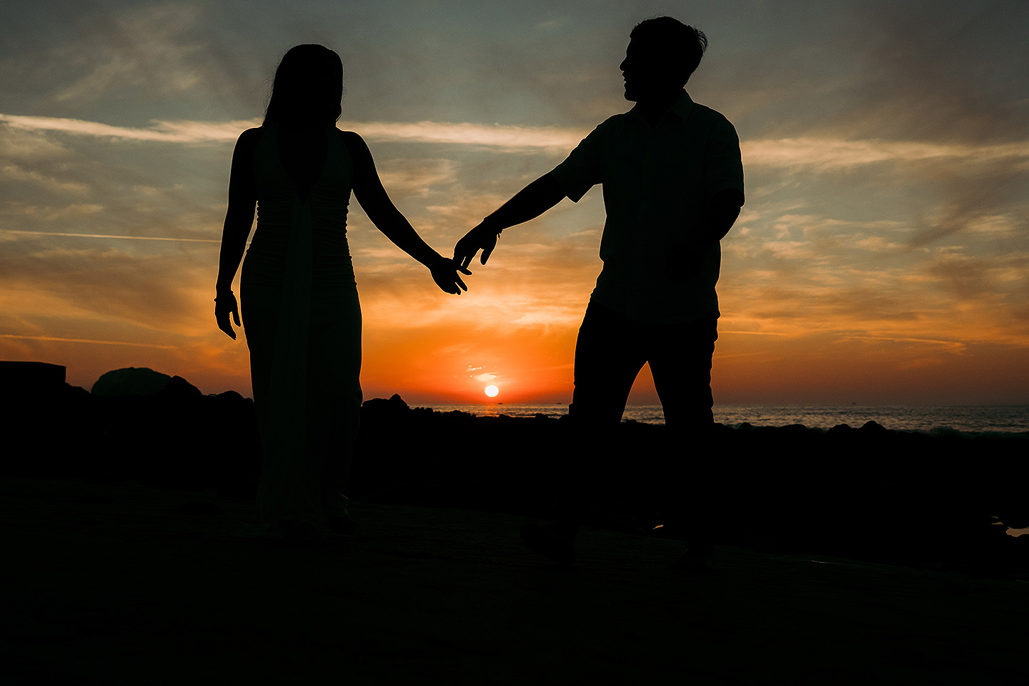 Sesión save the date de Fernanda y Alessandro en el centro y las playas de mazatlan, echa por sebas ramos fotografo.