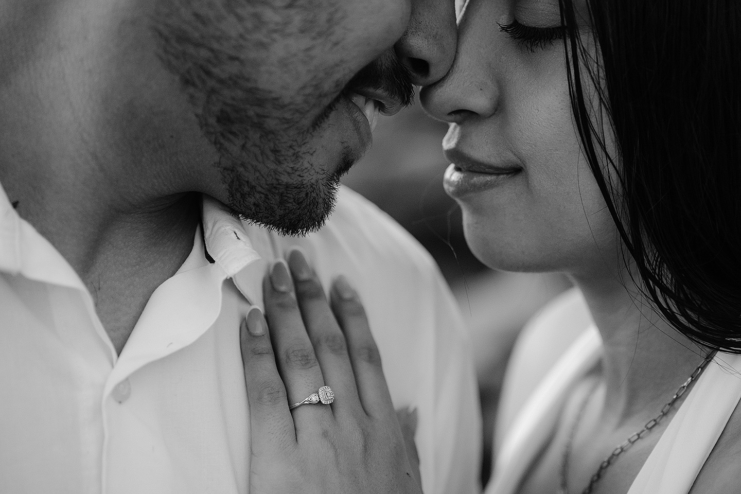 Sesión save the date de Fernanda y Alessandro en el centro y las playas de mazatlan, echa por sebas ramos fotografo.