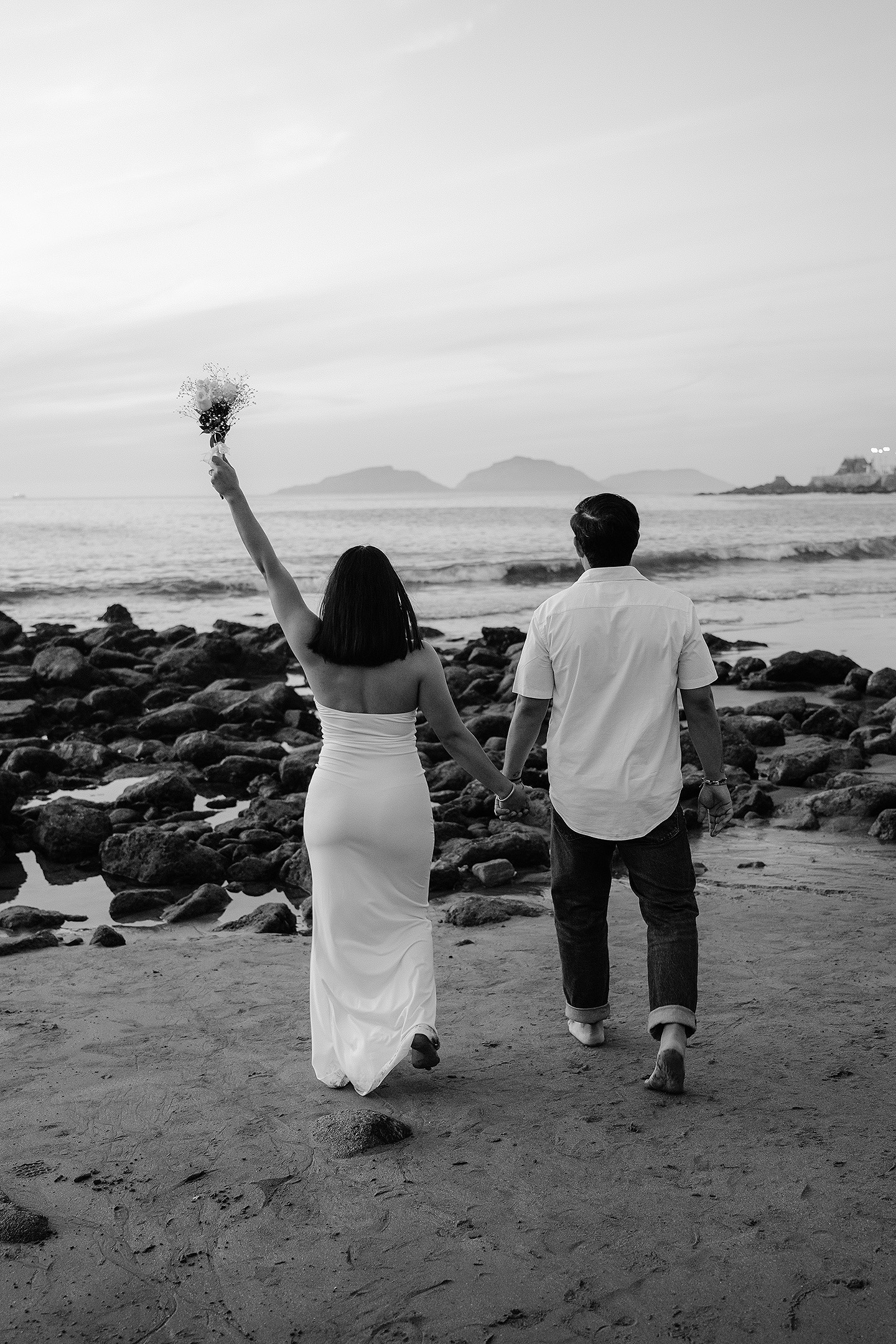 Sesión save the date de Fernanda y Alessandro en el centro y las playas de mazatlan, echa por sebas ramos fotografo.