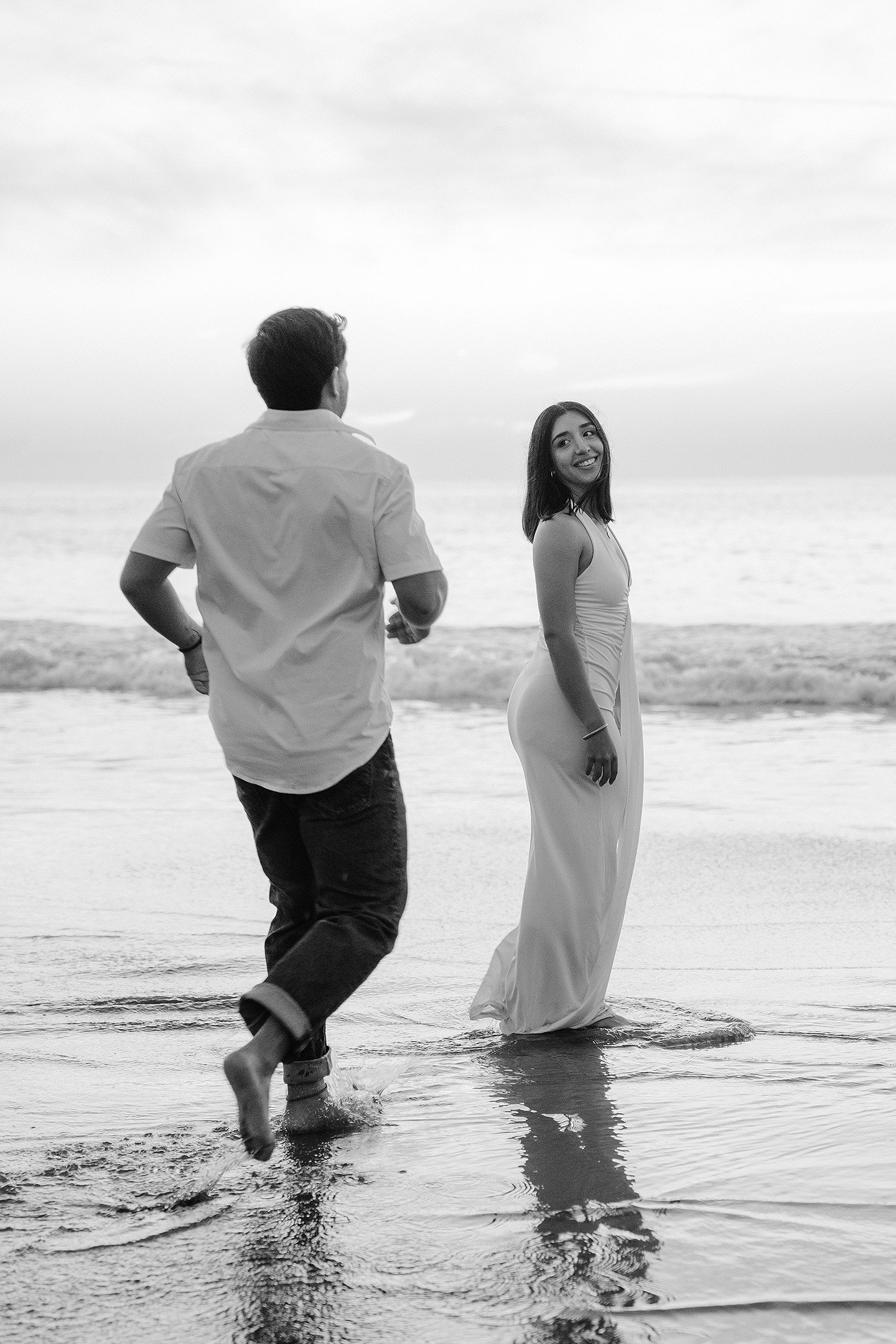 Sesión save the date de Fernanda y Alessandro en el centro y las playas de mazatlan, echa por sebas ramos fotografo.