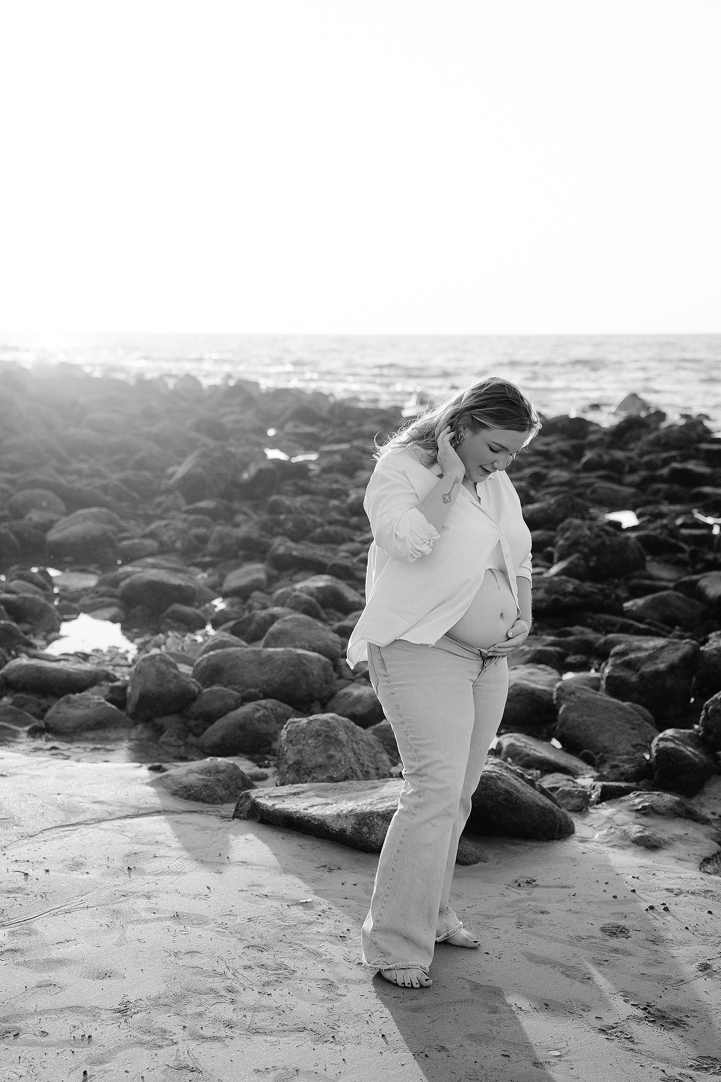 Isabel y Abraham durante su sesión de embarazo en Mazatlán
